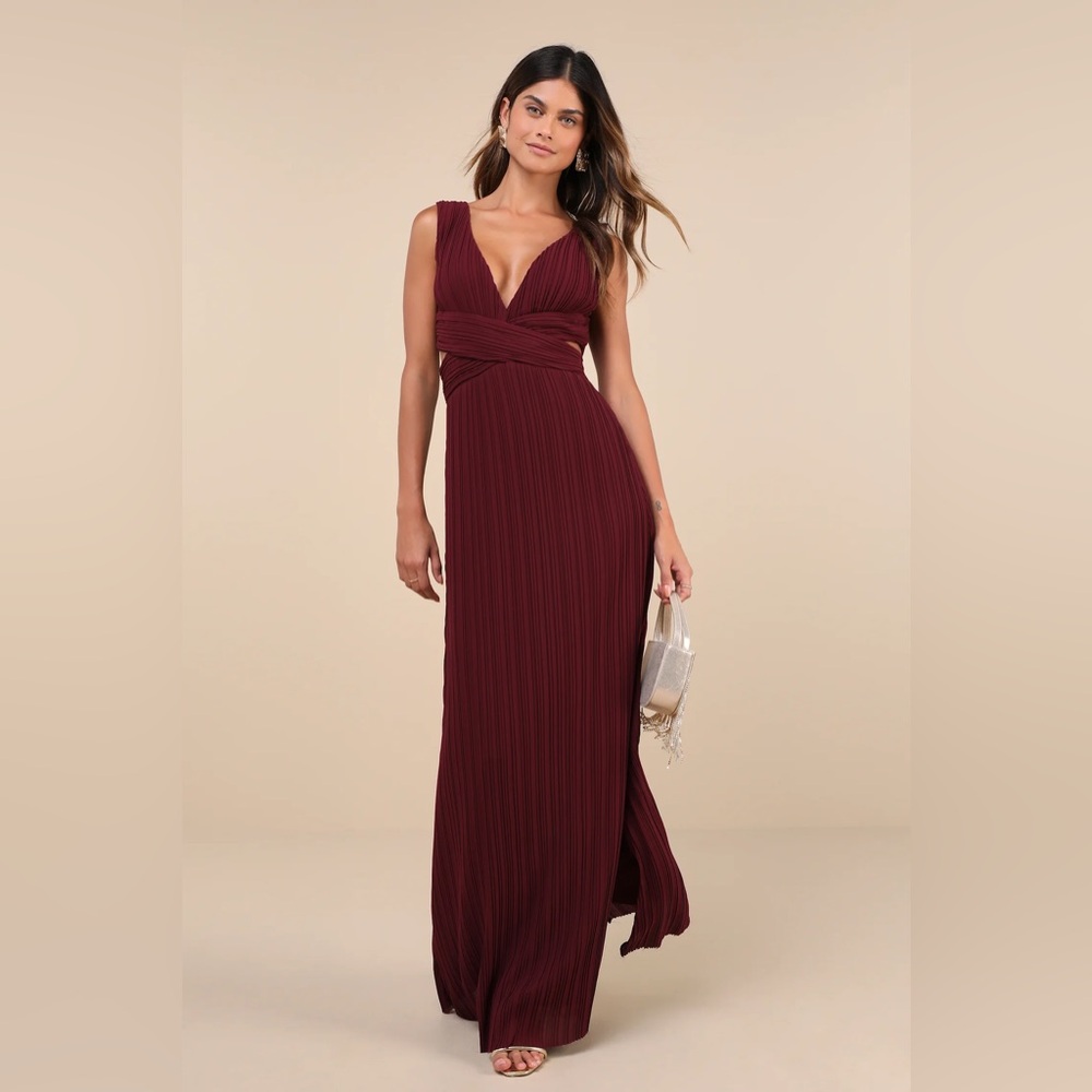 NWT | Lulus | Burgundy Pleated Maxi Dress